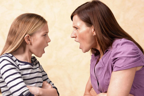 Конфликт между мамой и дочкой